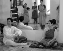 Tanzunterricht im Natya Mandir Studio. Foto: Eva Schober